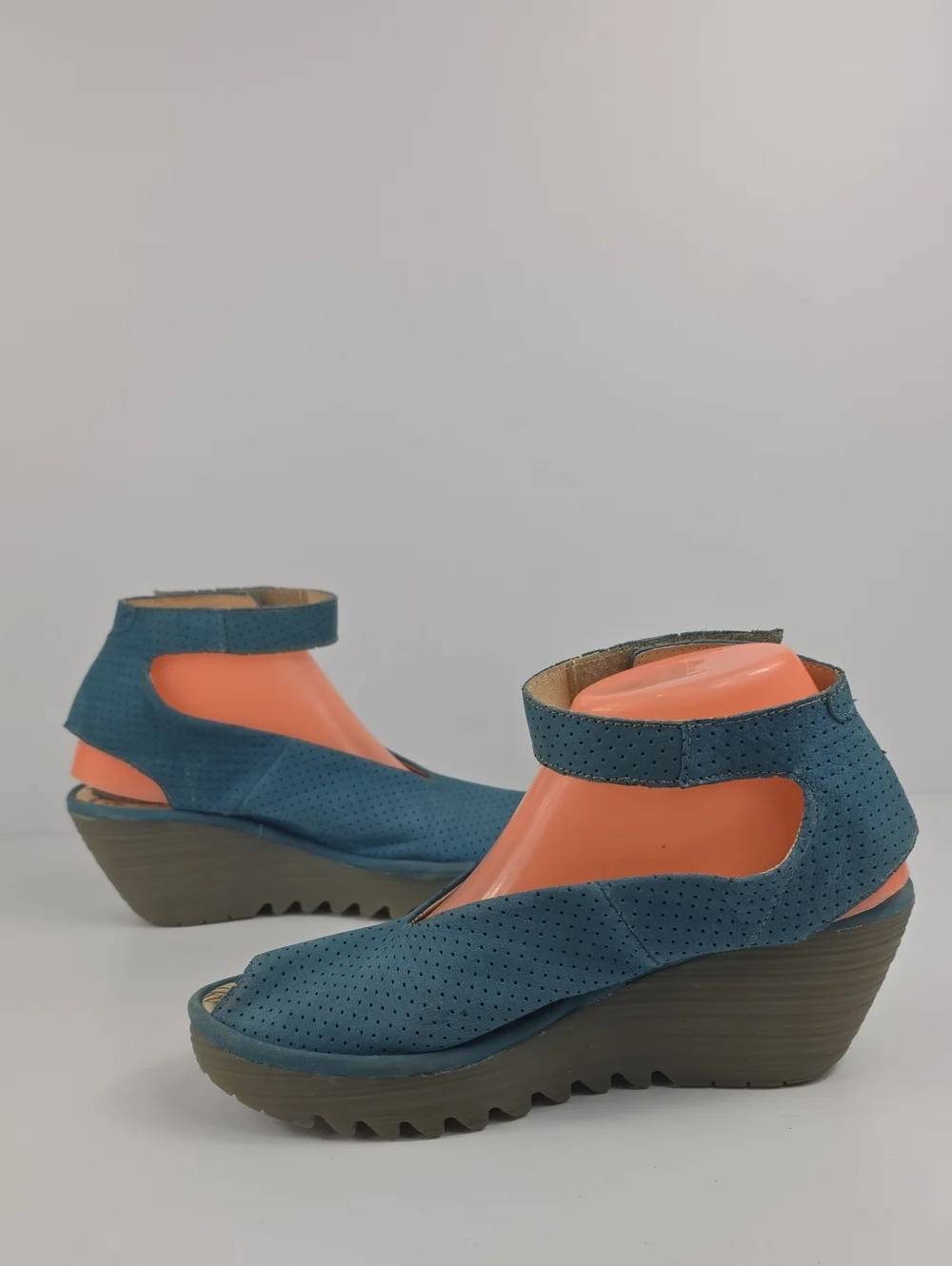 Fly London Yala Perfored Leather Women's Wedge Size EU 38 - US 7.5